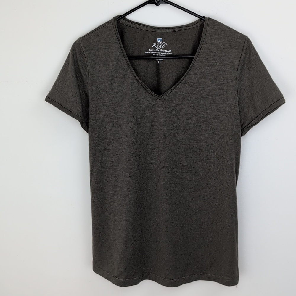 Kuhl size small olive green Juniper v-neck short sleeve tee